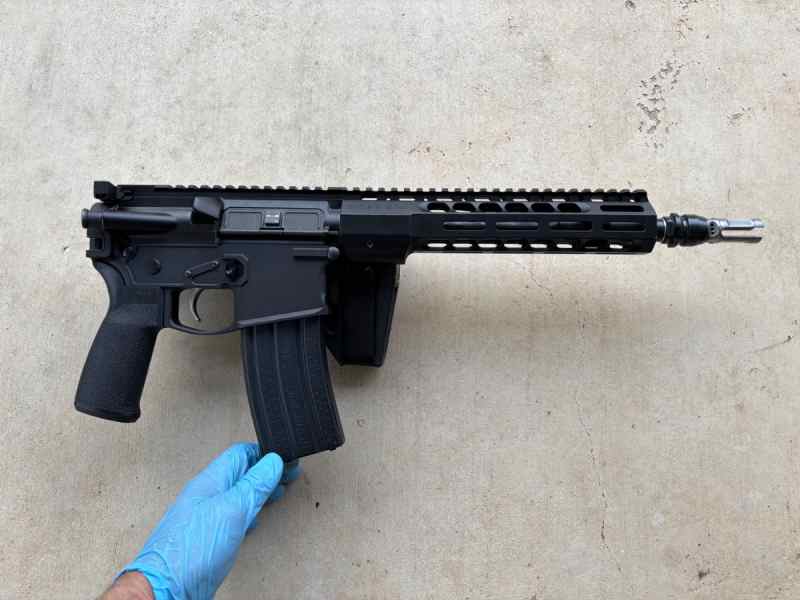 Shield Arms SA15 Folding AR15 SOLGW 5.56