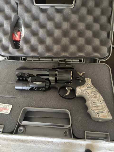 S&amp;W TRR8 327